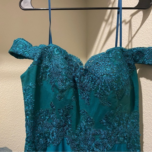 Formal gown/dress - Picture 2 of 5